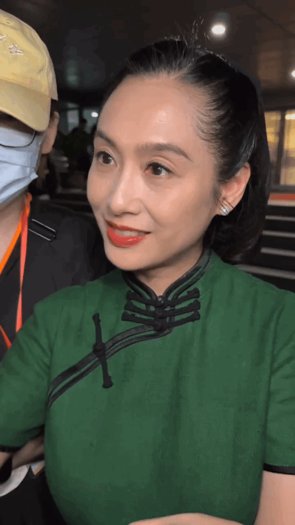 以前一直觉得朱茵的紫霞仙子被过度赞美了现在看见她无美颜的真实颜值反而觉得好美