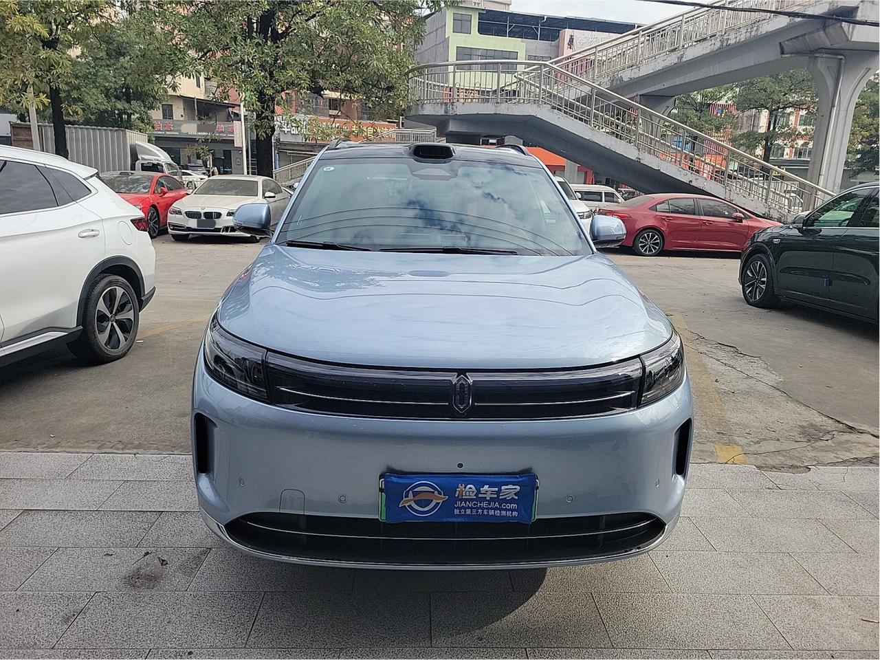 开了两年的问界M7，当初落地30万，现在还能卖多少钱？前两天验了一台问界M7，