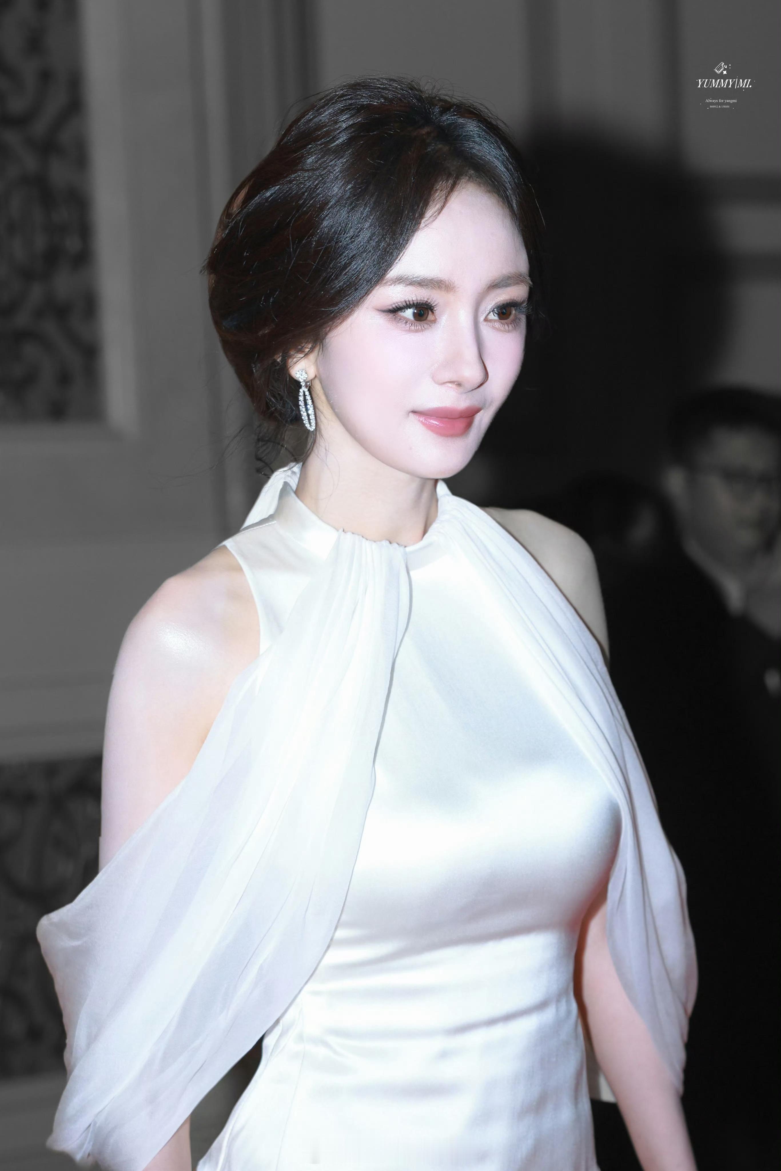 吴彤杨幂是难得反应很快的嘉宾杨幂美的好高级，期待明天幂姐微博视界大会红毯✨​​