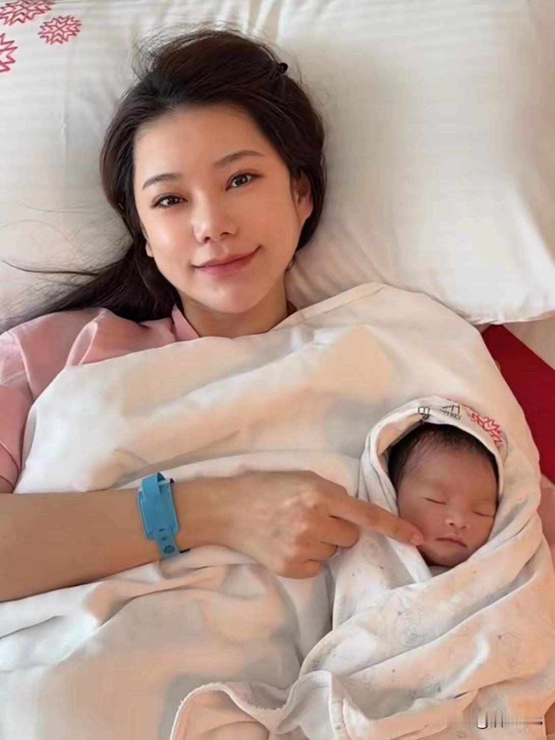 汪小菲孩子面相！孩子有没有出息，一生下来就知道了，兰姐肯定高兴坏了，又多了一个