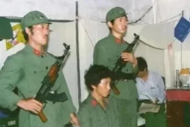 1979年，对越自卫反击战中，冯增敏带着200多人向越军投降，回国后被判10年徒