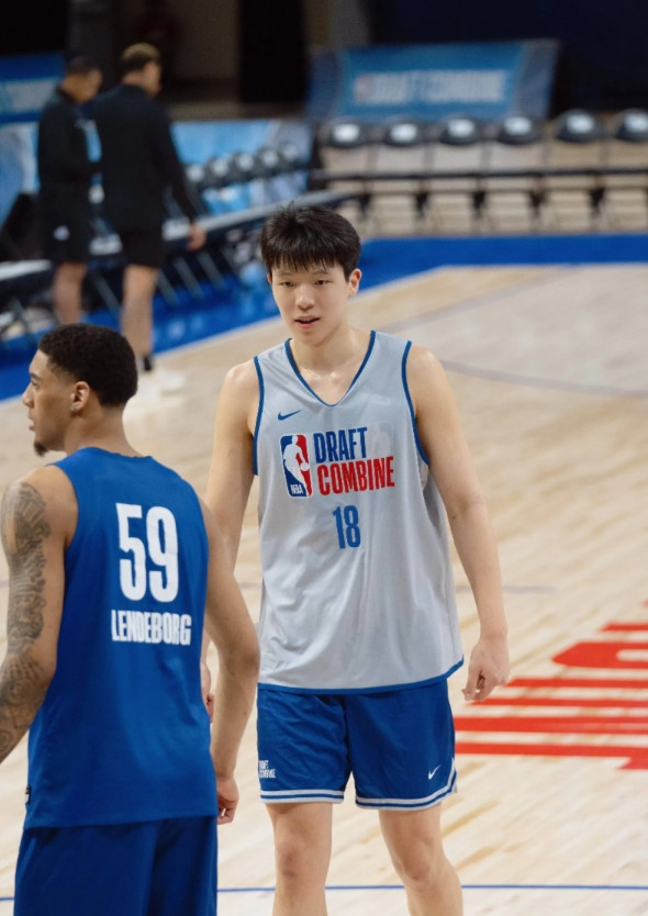 杨瀚森登上了美国最大体育网站ESPN选秀版网页的头条，ESPN专家用一篇近千字的