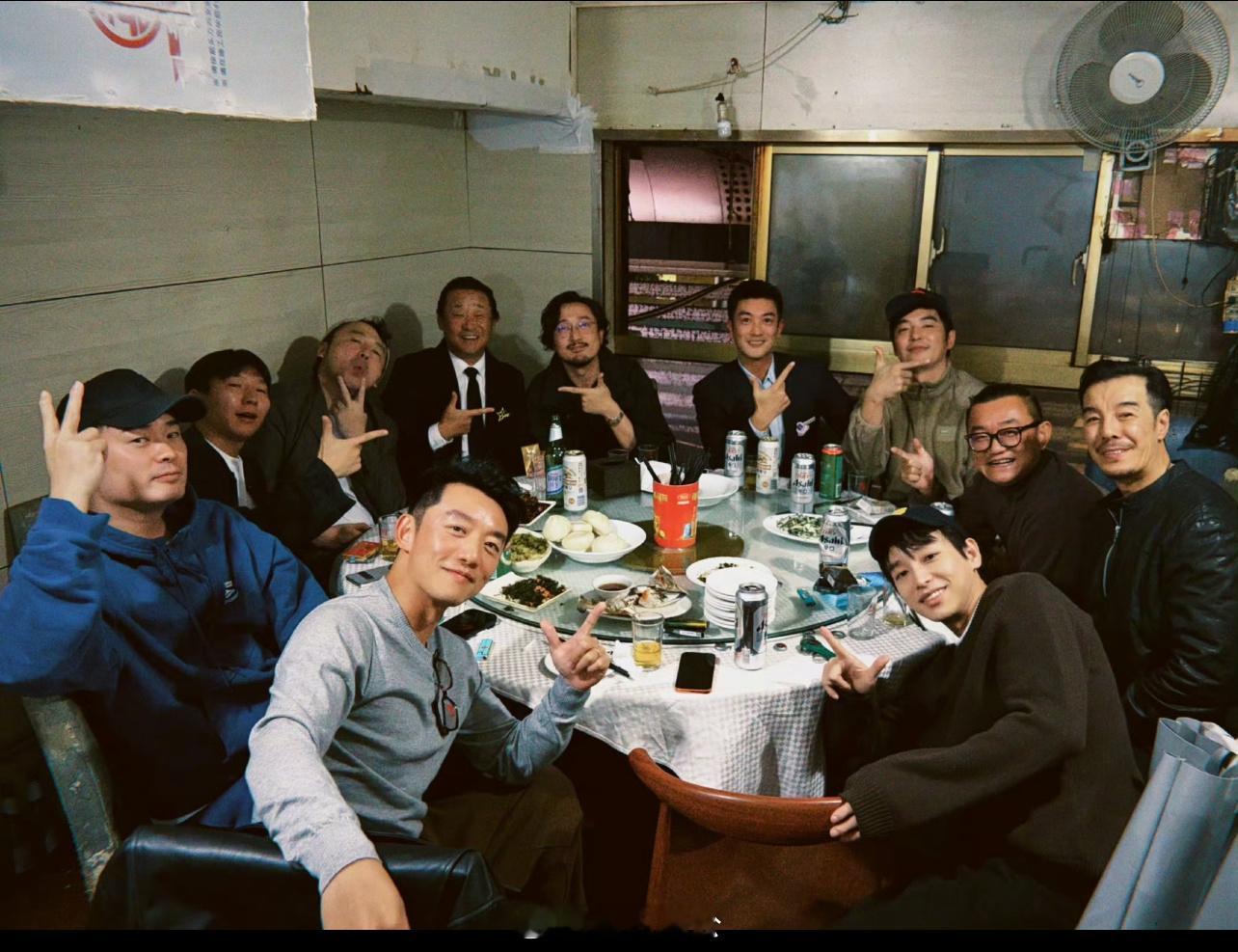 爱情公寓上戏公寓陈赫、王传君、金世佳陈赫王传君是04届上戏同班同学，金世佳是05