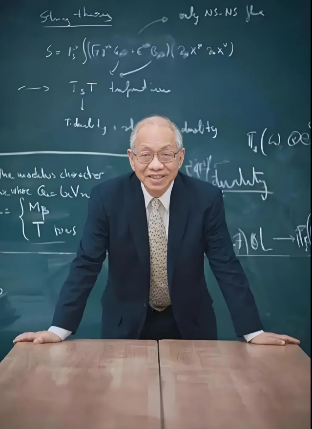 丘成桐的最好学生不是田刚丘成桐在国内有两个学生是院士：田刚、李骏。都是院士了还