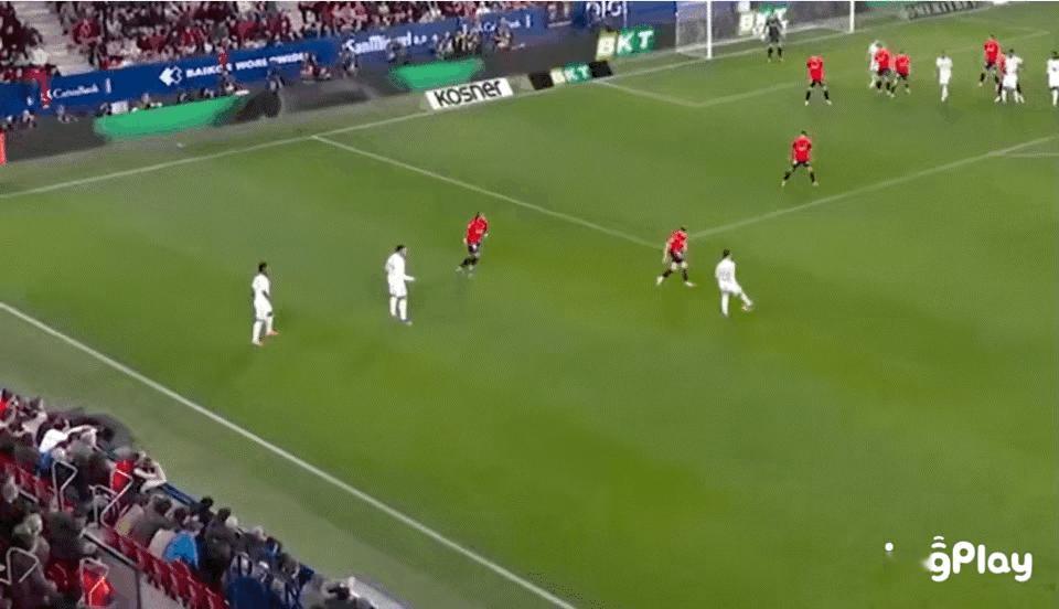 姆巴佩和维尼修斯要这样玩下去，迟早会把居莱尔给逼走的俩人站在同一个位置等着居莱尔