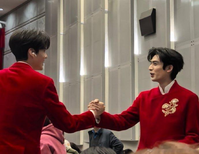 宋威龙毕雯珺春晚后台路透宋威龙毕雯珺春晚后台宋威龙毕雯珺春晚后台路透