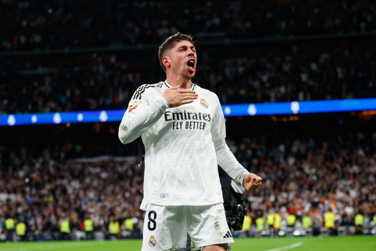 解说员: 巴尔韦德这种全能中场, 非常适合阿莫林的3421