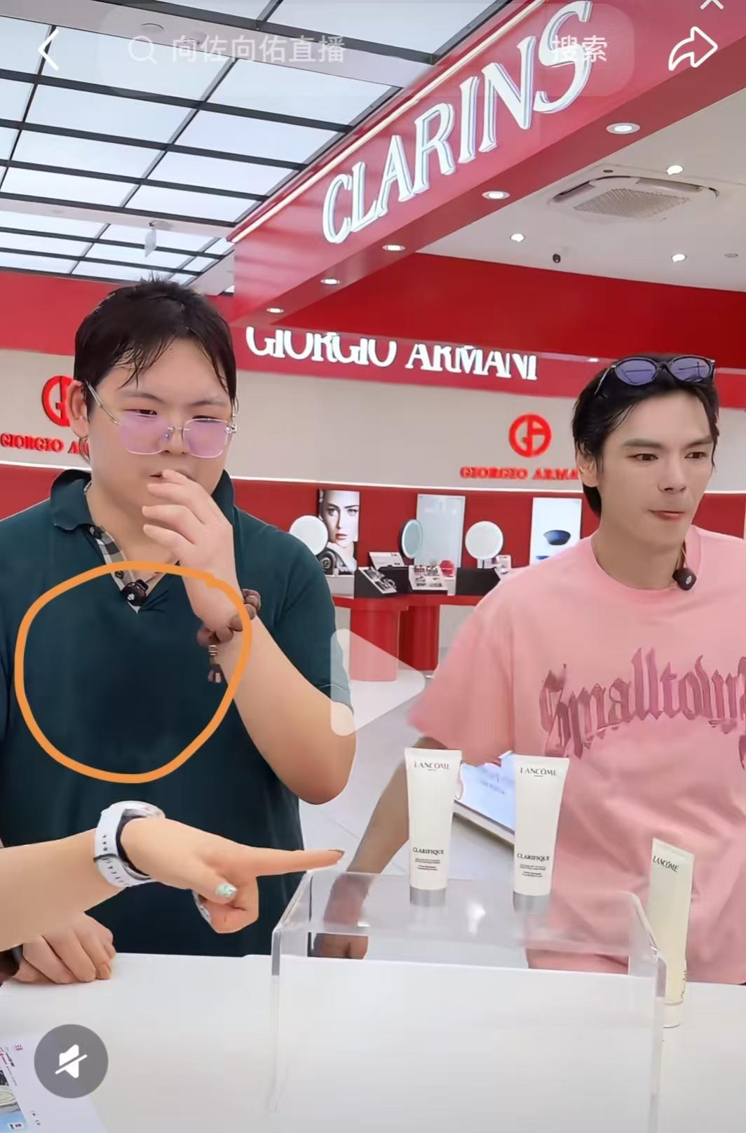 果然明星家的消费是我不懂的！我问做服装的闺蜜，向太家里那么有钱，向佐还说