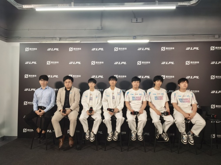 BLG赛后群访 教练拷打大会: 加强中后期终结能力 我们前期很厉害