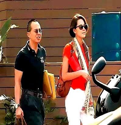 哎，看到个事儿挺有意思——顶级富豪李泽楷，对郭嘉文那是真宠啊，陪她、给她拎包拿文