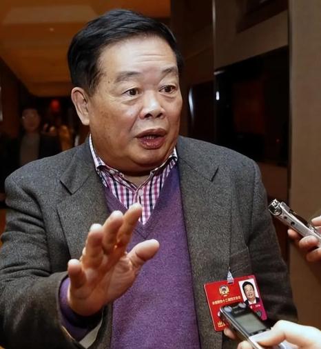 现在再回味曹德旺这番话，太令人深思了！他表示：“常往来美国，发现美国明星不带货，