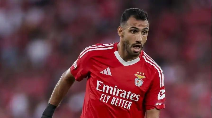 但凡本菲卡有个好点的前锋成绩绝不能这样，把握机会能力太差，2-0小胜葡萄牙国民，