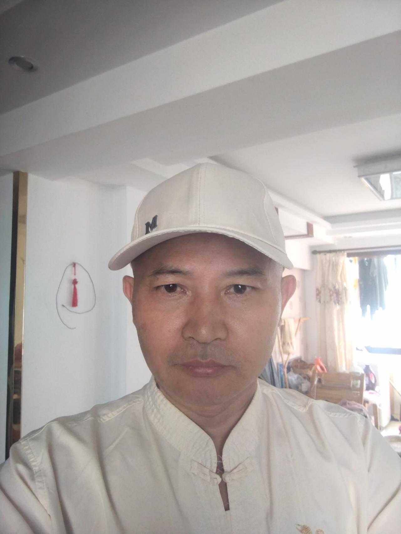 下联：世上难逢百岁人这个下联“世上难逢百岁人”与上联“山中易见千年树”完美对应