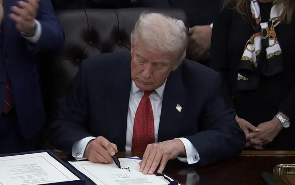 特朗普用一己之力，把美国干成了孤家寡人。1月3日新年伊始，美国以迅雷不及掩耳