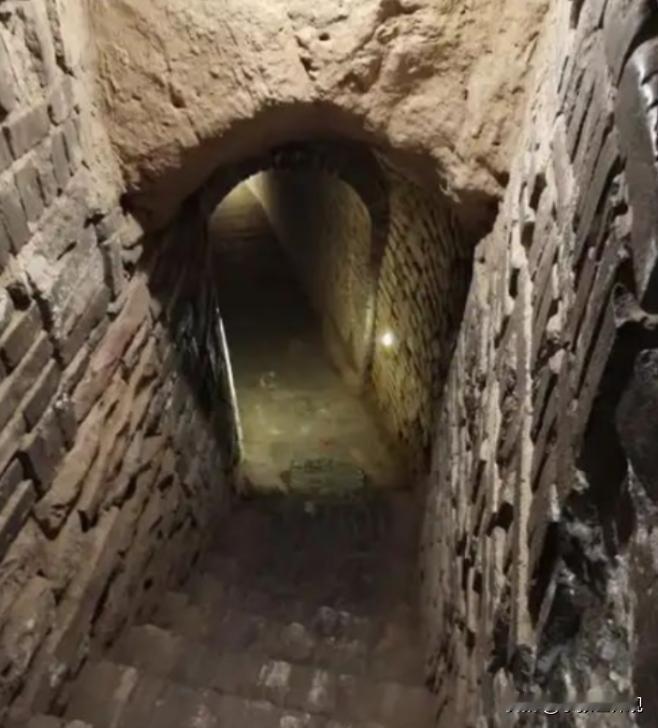 1994年，山西一农户在家里挖地道，本意是想存储点过冬的食物，结果无意发现了一条