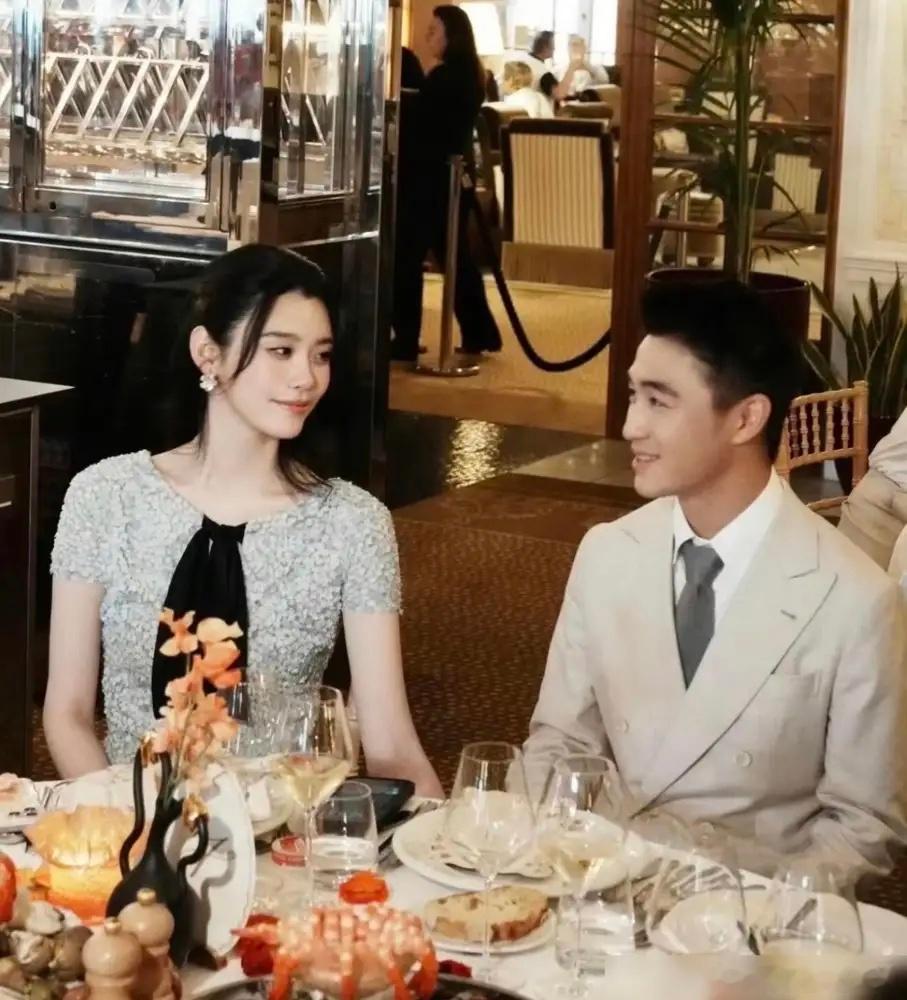 何猷君真把奚梦瑶当自己人了。4881.6万港元的房子，2026年5月终于写上了