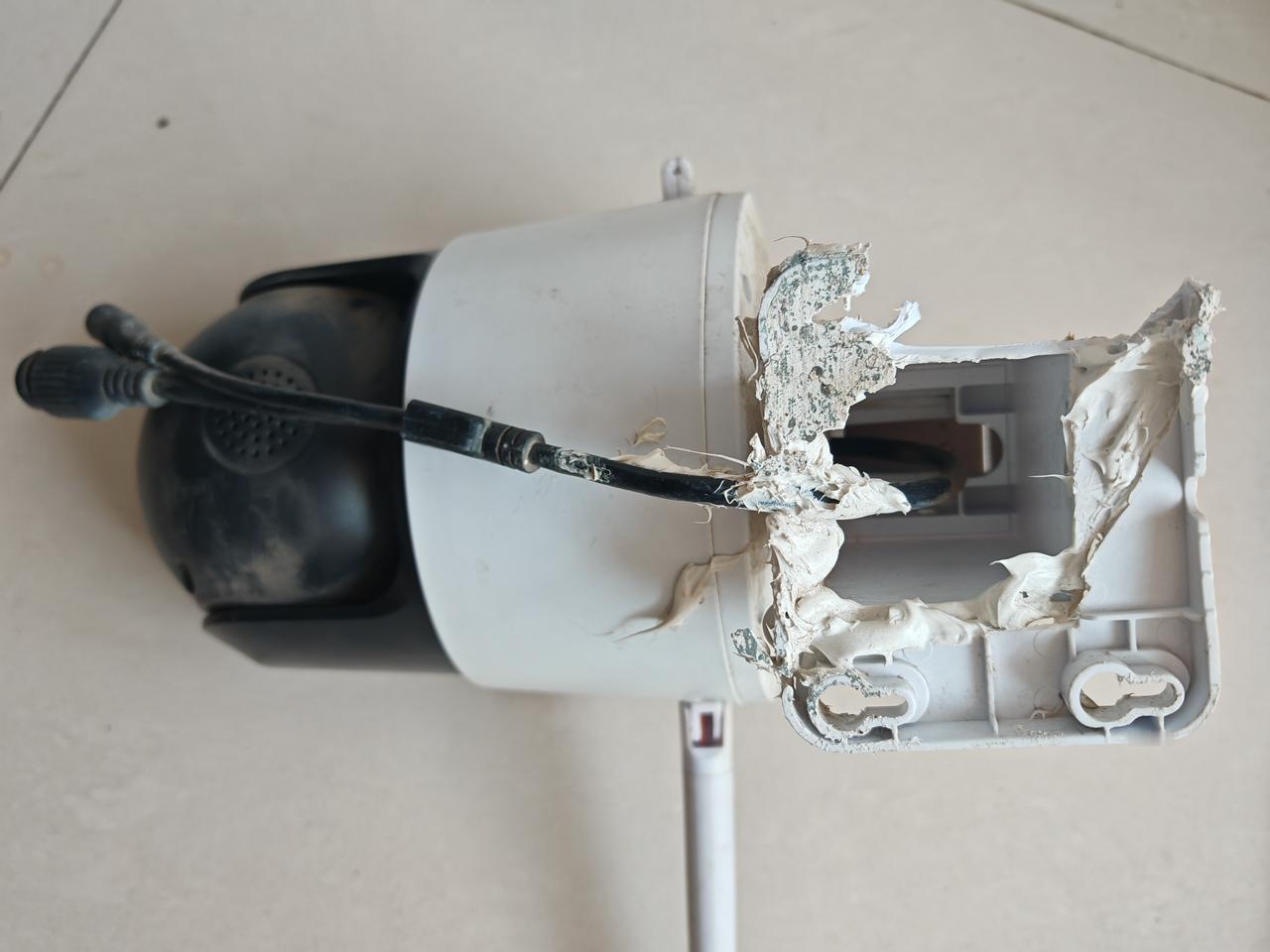 前天，去快递站取快件，快递站的老板对我说，有件事儿想麻烦我一下。他说，几天前，