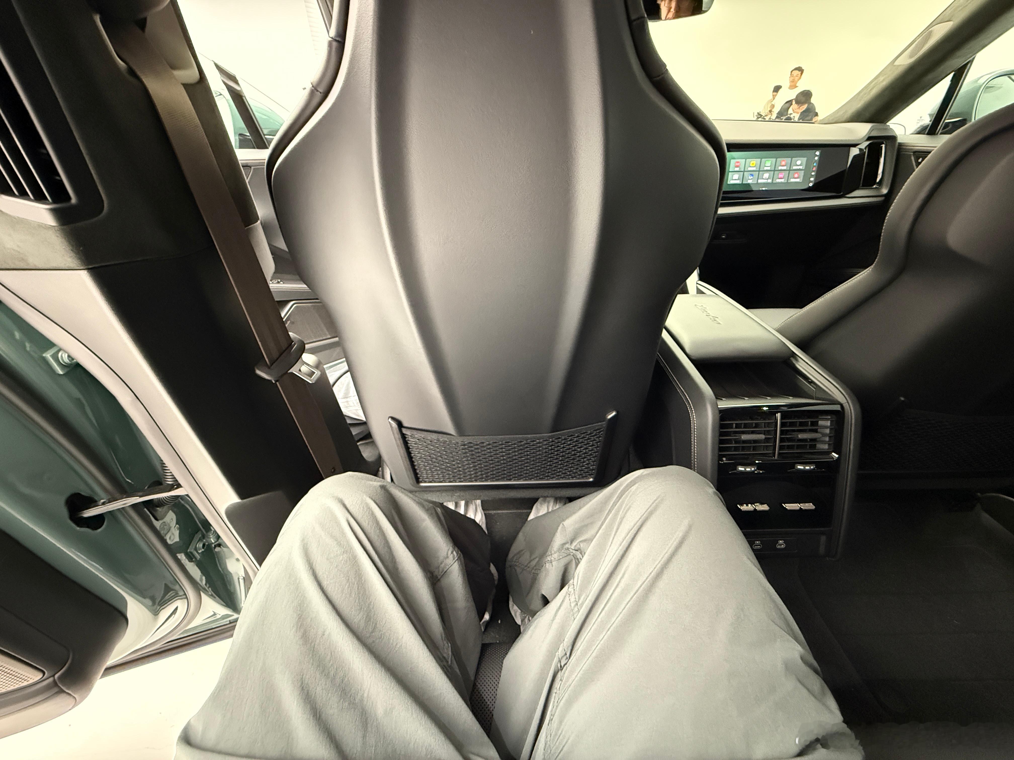 我听到纯电动CayenneTurbo价格的惊讶程度，不亚于当初说预售81万的S