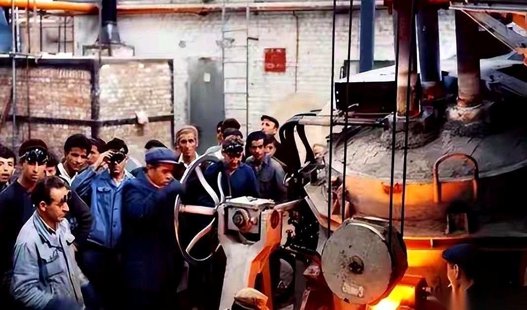 翻开那段关于苏联养老体系的历史档案，你会看到一张印满漂亮墨水的“空头支票”。19