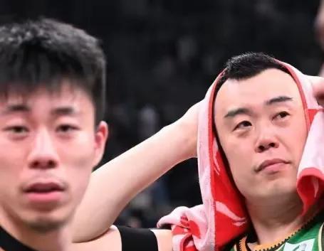 有的人听说辽宁队准备出资购买两位NBA级的外援，便抛出一个辽篮欠薪的假新闻搞破坏