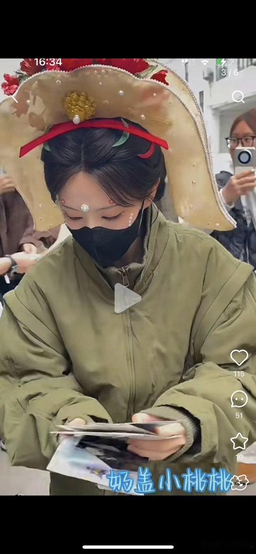 卢昱晓、李一桐今日造型路透，谁赢了