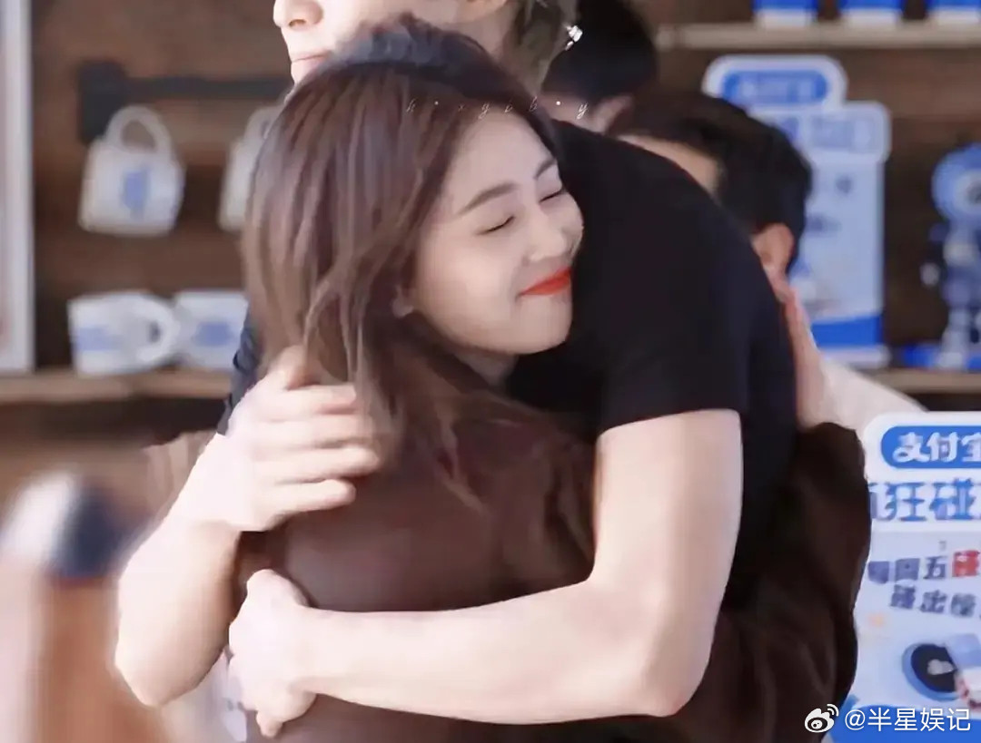 这是在干嘛，你俩这么卖力吗