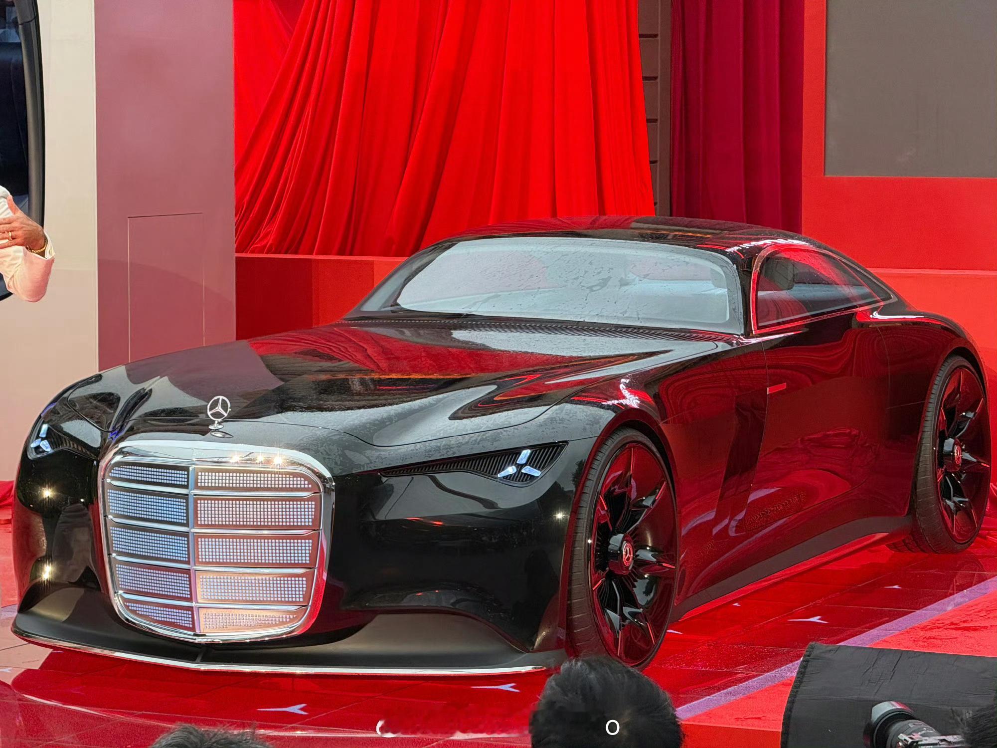 奔驰visioniconic的现代复古风，果然设计如果没了灵感，那就搞致敬，W