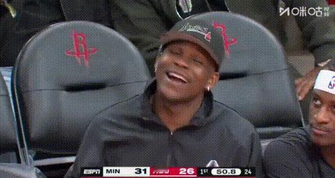 谢泼德连续3三分——华子场边大笑幸灾乐祸！哥，你个球队老大不打，还在场边跟个看