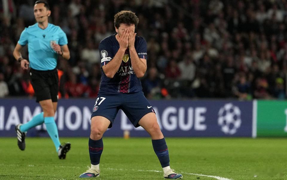 巴黎圣日耳曼vs利物浦杜埃虽然进了一个球，但也浪费了另一个必进球机会。登贝莱至