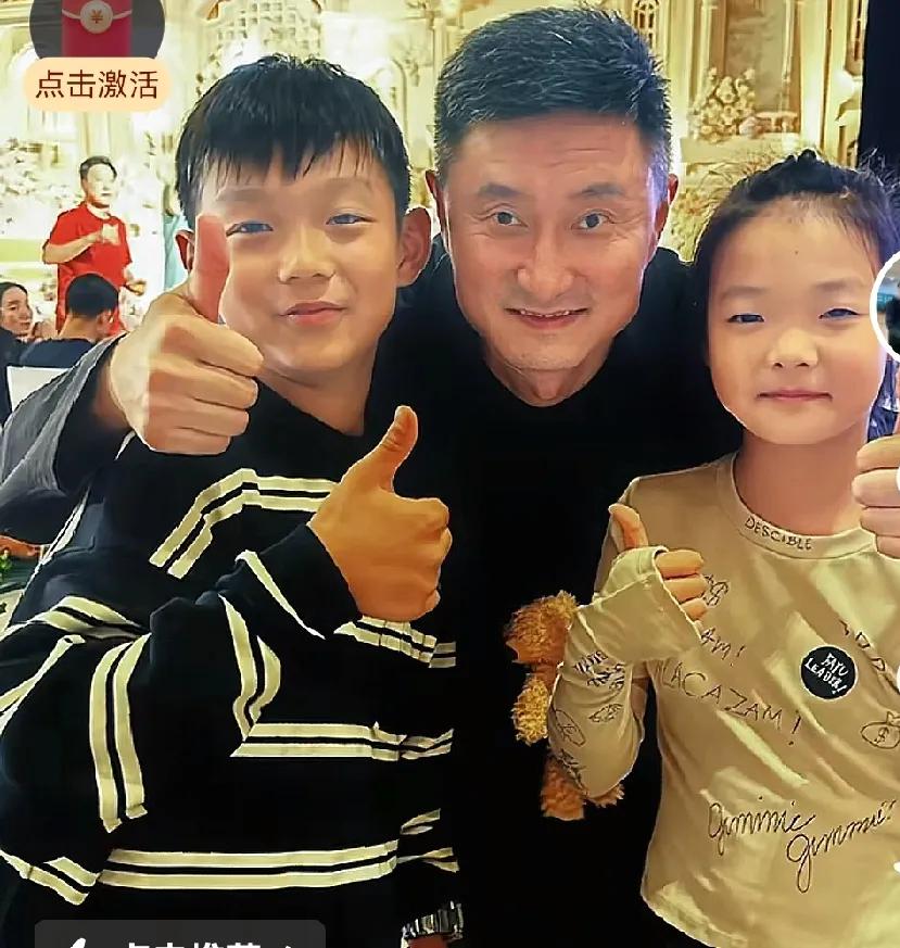 杜锋成为哄娃神器，徐杰一心呵护小外甥，宏远归化依然难被看好有球迷感叹时间过得