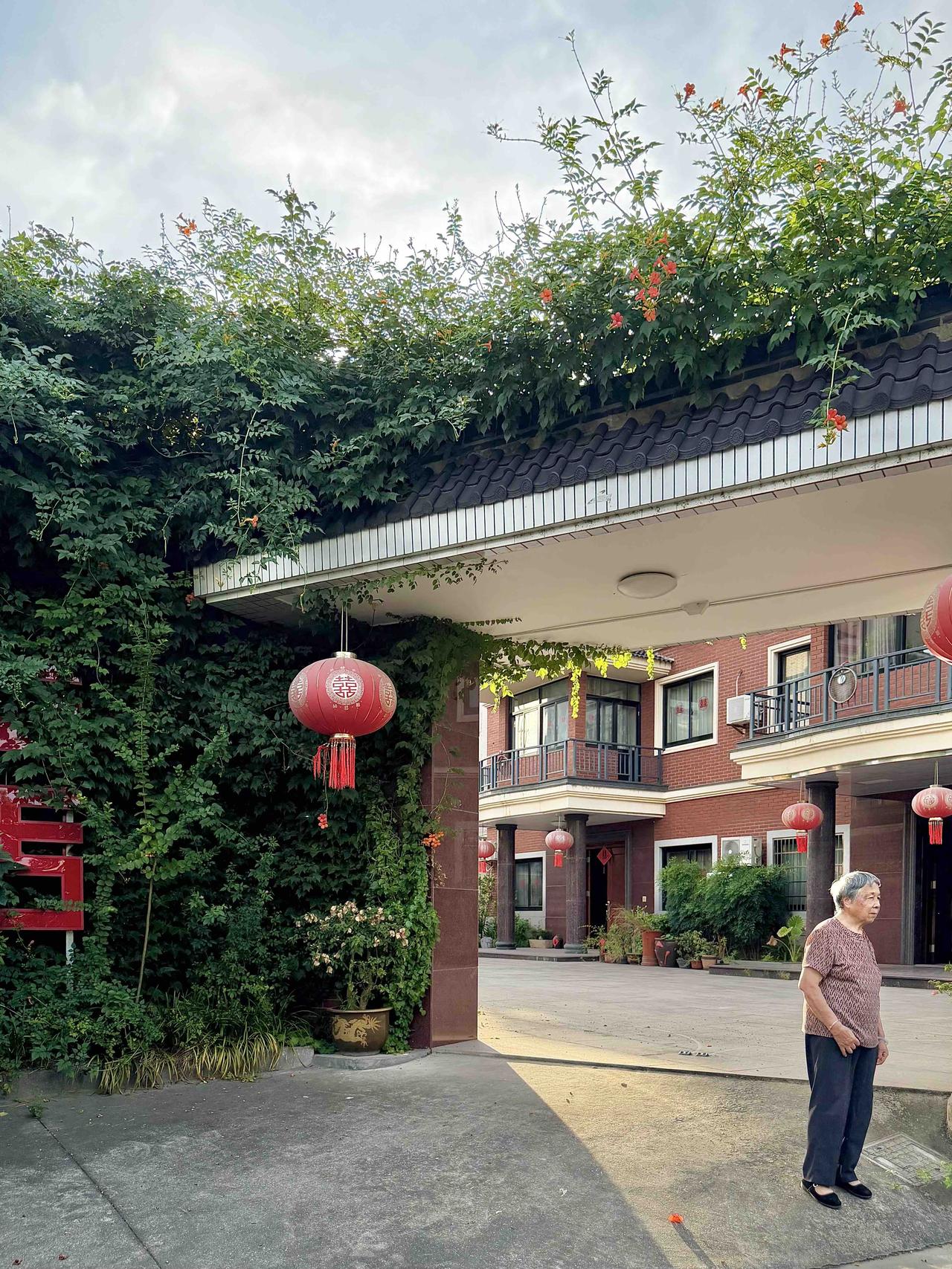 28岁裸辞回村，接手老家500㎡自建房！浙江一女子晒出乡下的家，房子是她爸爸十几