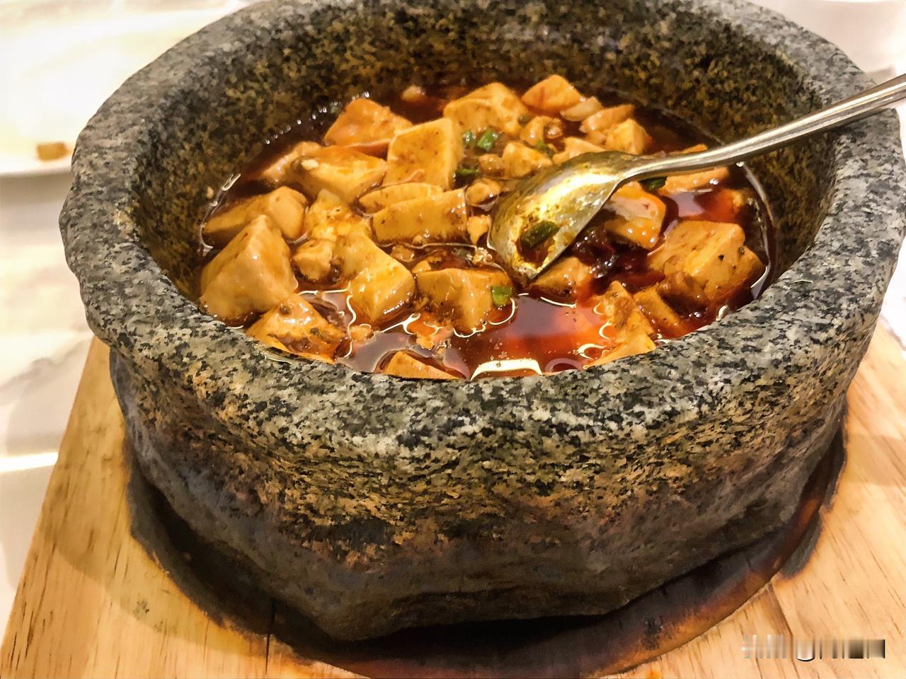 还奇怪呢，怎么听不到楼下邻居家的大狗“汪汪”了！上一个月，突然有一天夜里，睡