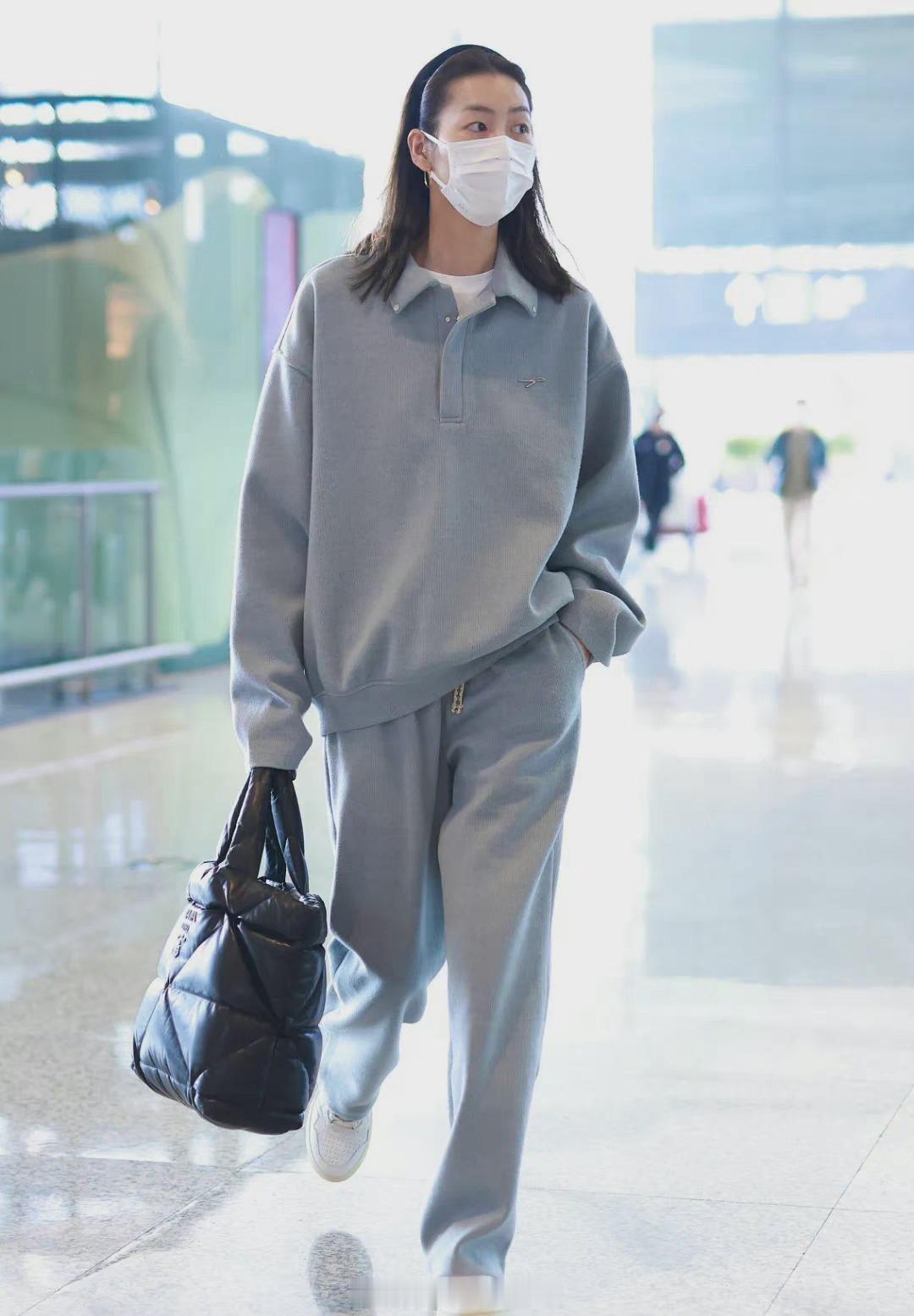 大表姐刘雯私服开挂基础色穿出冬日天花板​