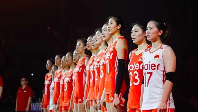 关注中国女排，想到哪说到哪。一、专题做好队员们如何打淘汰赛的心理辅导。巴黎奥