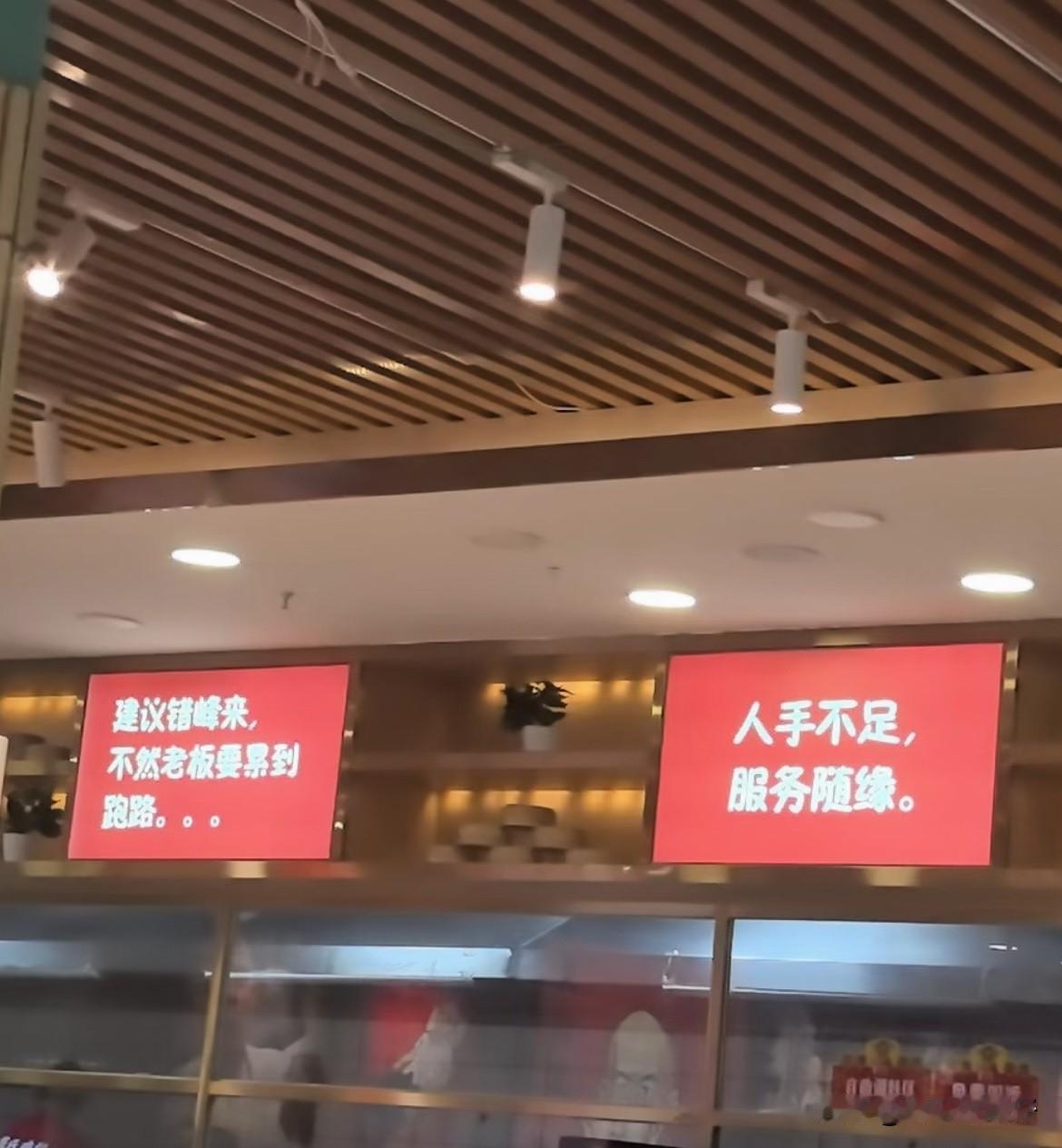 火了两个多月的莫氏鸡煲终于凉凉了。以前一天砍两百多只鸡，现在一天砍不到20只鸡