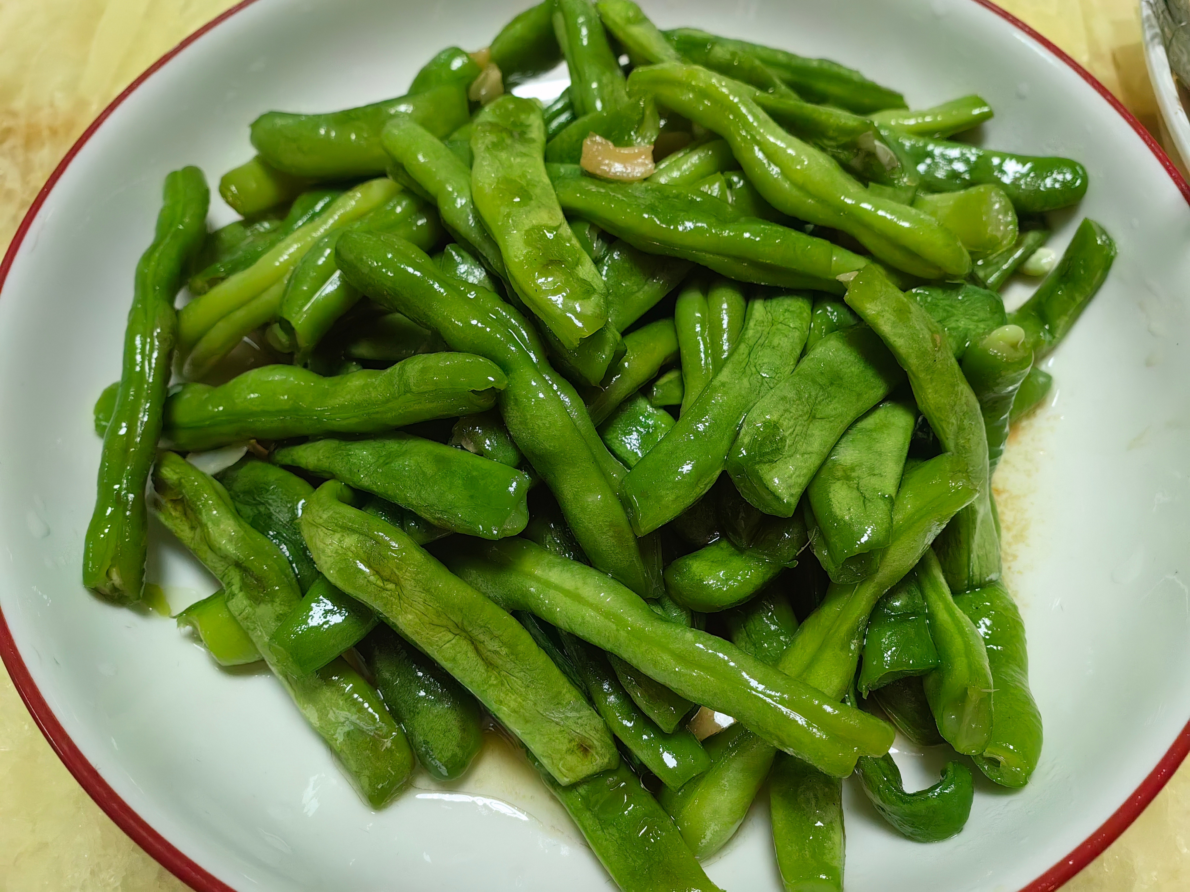 家常菜清蒸黄翅鱼，鸡蛋炒苦瓜，卤肉骨鸡腿🍗，白灼脆管，炒四季豆。