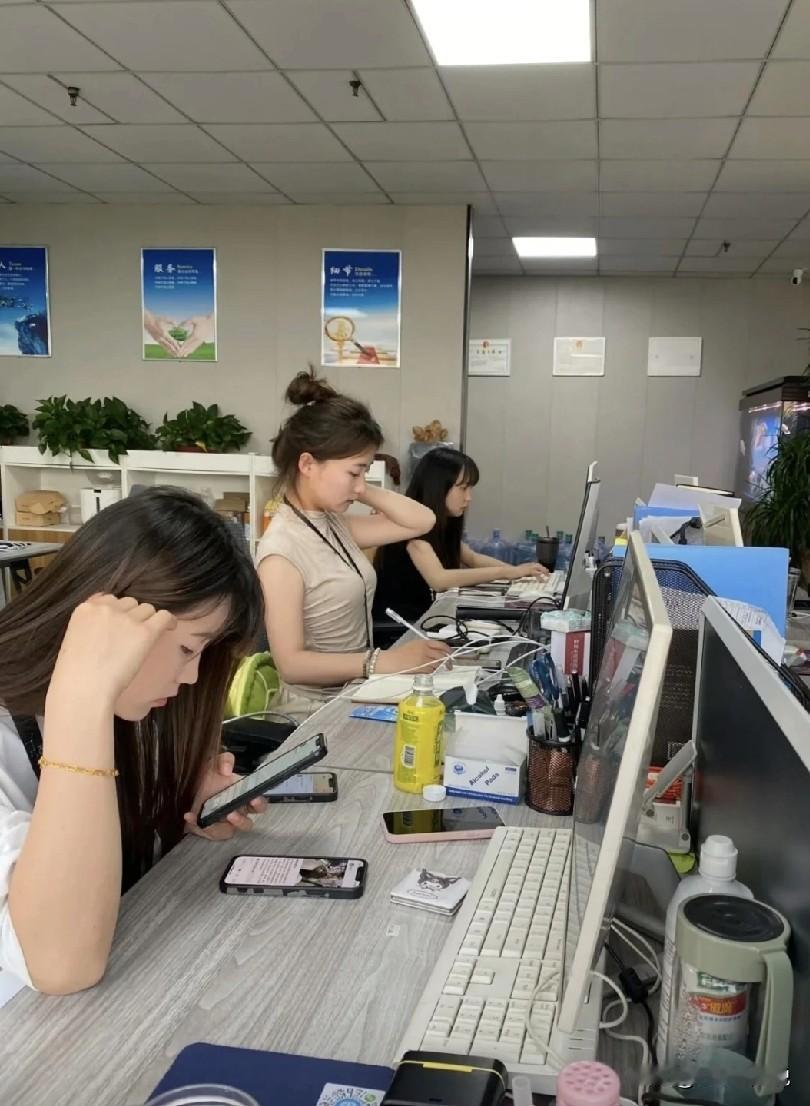 跟面了一个技术，北京某985本科学历，把简历给技术负责人看，负责人两眼放光：这个