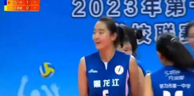 铁力路晶能跻身天津女排一队吗？铁力一中女排队长路晶已于日前抵津，并且暂在团泊湖