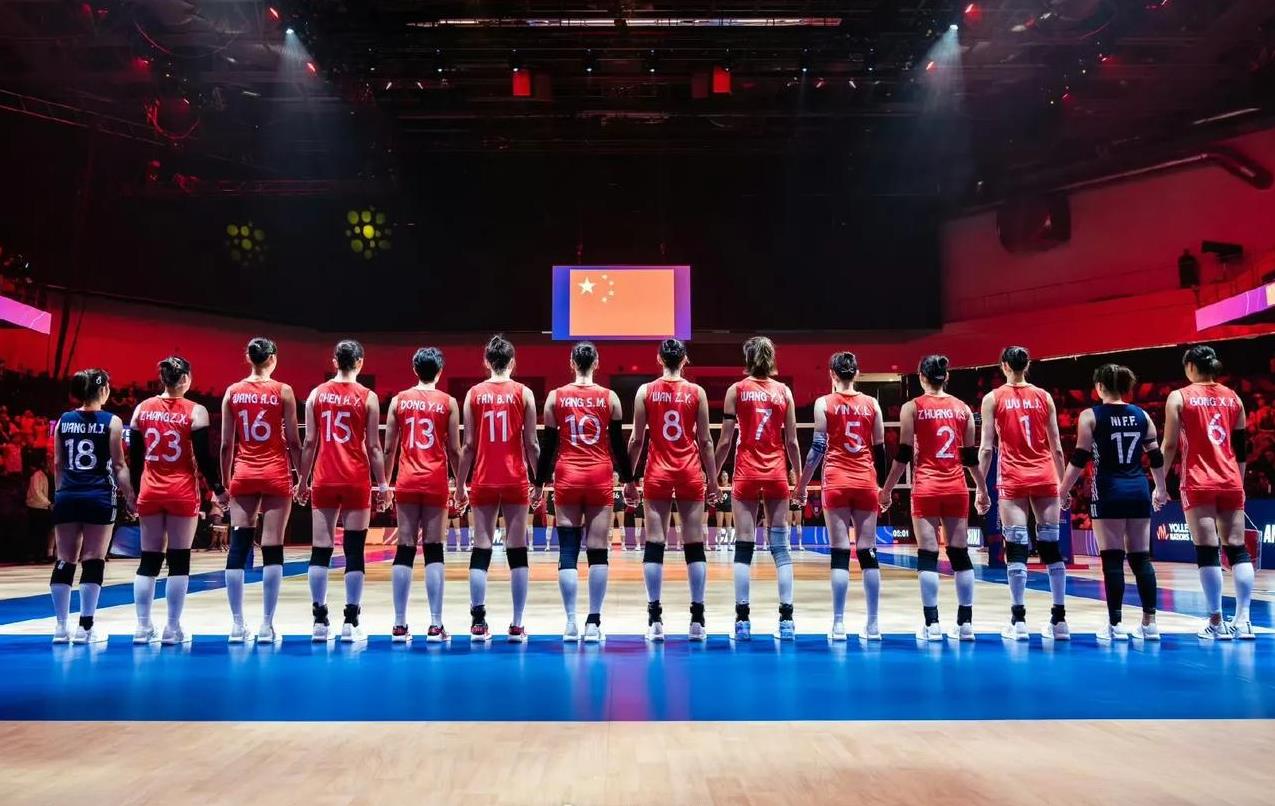 近4年中国女排在世联赛的成绩：2022年，分站赛8胜4负第4，总决赛第6。2