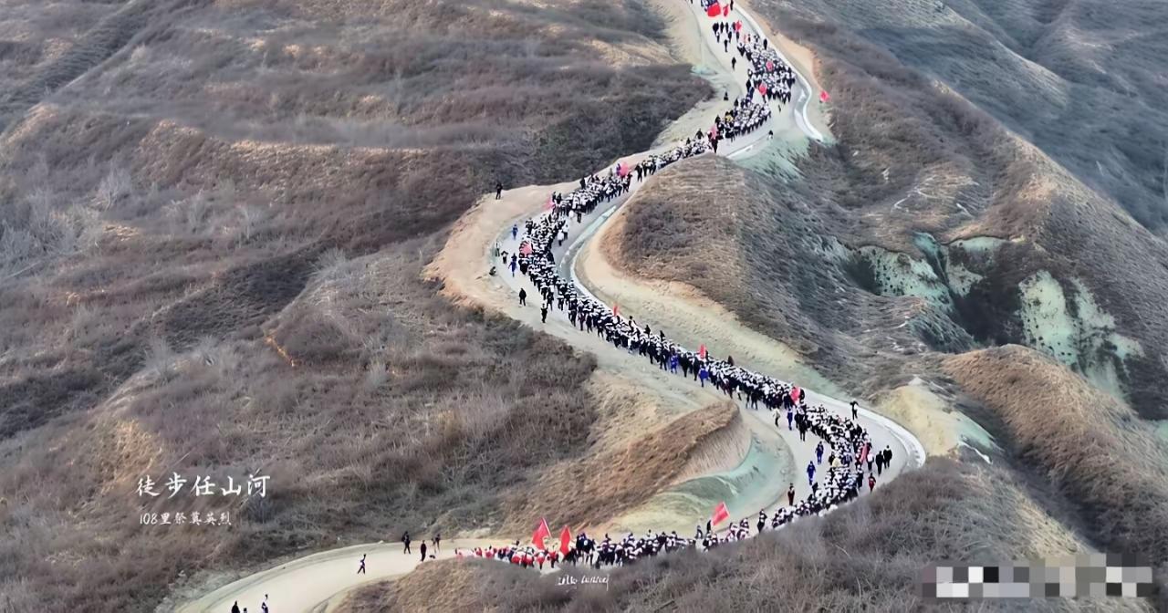 宁夏固原刷屏了！4月3日，3000多名师生摸黑出发，徒步108里山路去烈士陵园