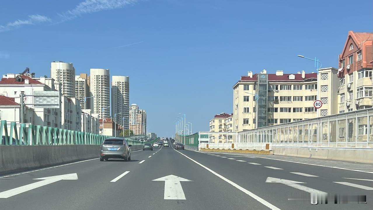 青岛杭鞍高架路与新冠高架路，是青岛主城区“三纵四横”重要的交通枢纽。自建成以来