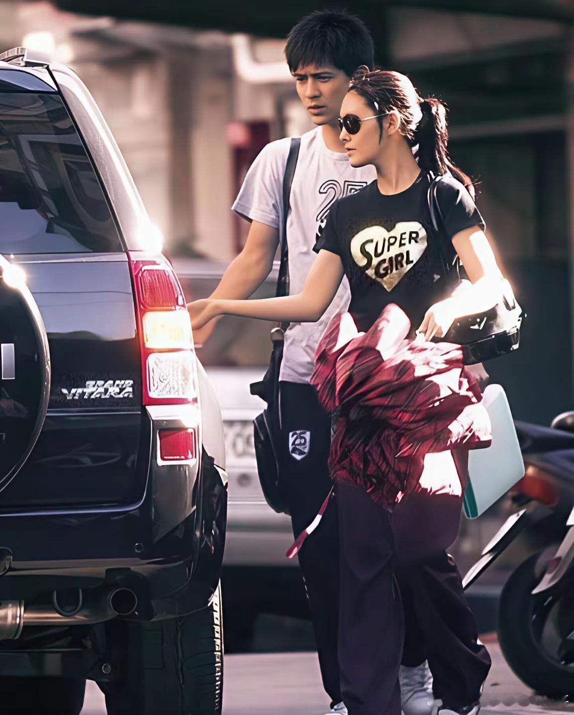 那个时候的大s，不论是被狗仔偷拍照，还是生活随意照，每张都惊艳得像无法复刻的时装