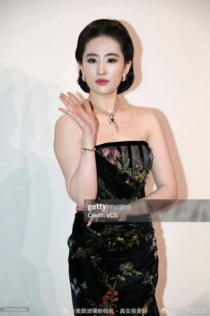 感觉刘亦菲越来越像巩俐了