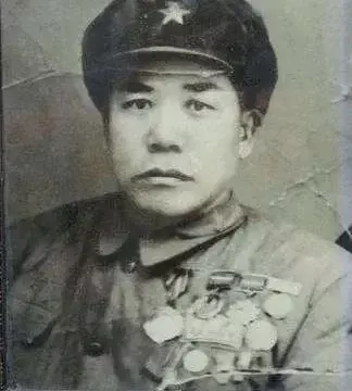 1955年，授衔大会上，毛主席指着名单问：“那个凭一把大刀，砍杀27个鬼子的‘军
