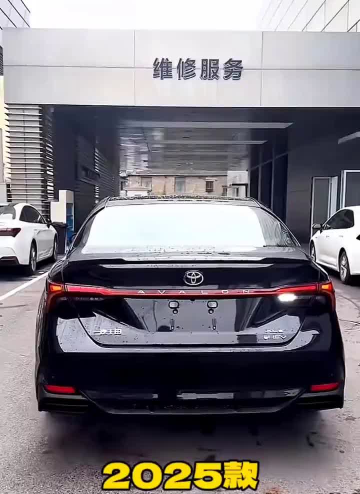 2025款丰田亚洲龙。亚洲龙至高降幅：5.1万，低至：12.78万起。亚洲龙