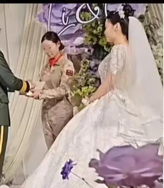 参加个婚礼有必要穿成这样吗？是想炫耀啥？”九三受阅女兵穿制服参加婚礼，被网友骂惨