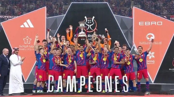 今年还是巴萨年！西超杯决赛巴萨3:2击败皇马夺冠卫冕成功！补时上演进球大战西