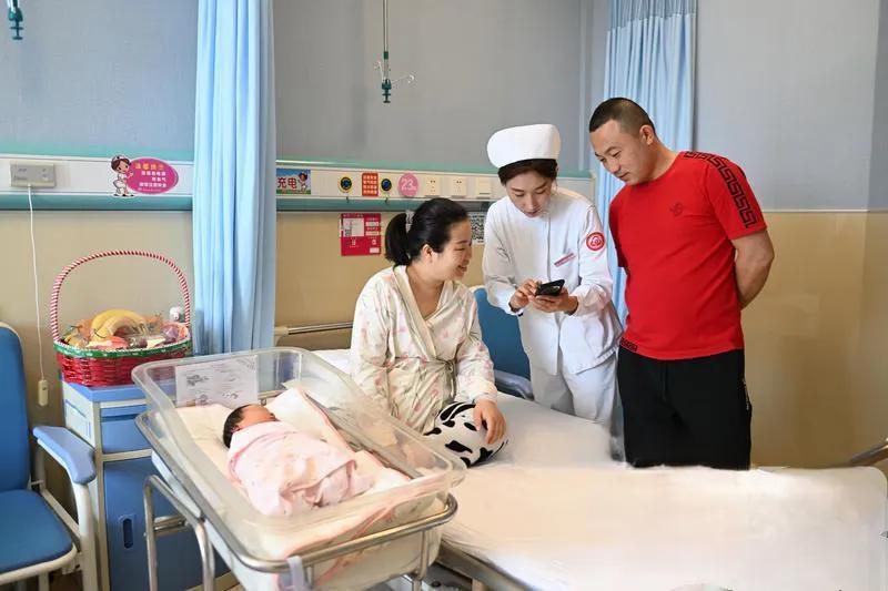 财政部下达999亿育儿补助，你家3岁以下娃今年领到了吗不少家长2025年起已申