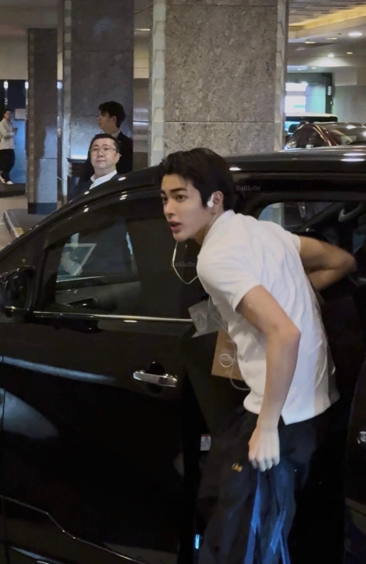 直女单手观看中