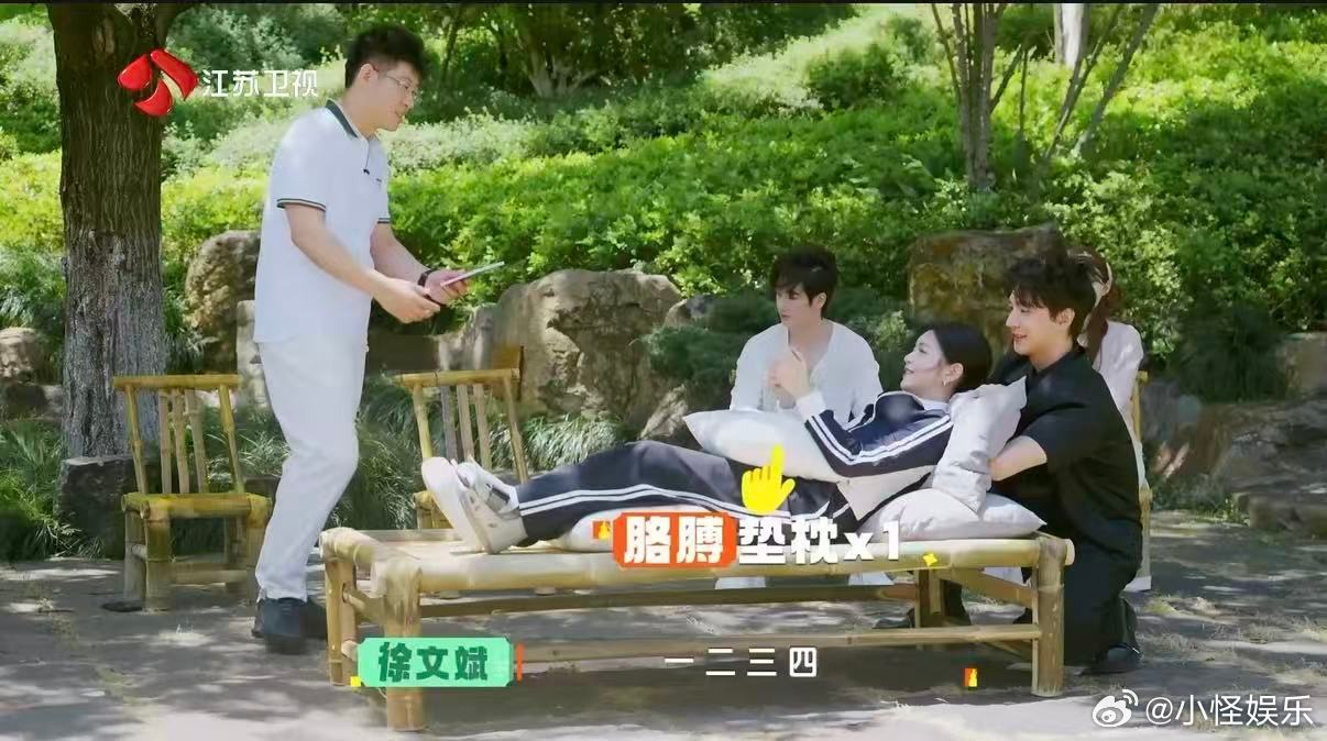 被陈妍希床上玩手机姿势种草了陈妍希床上玩手机姿势居然这样终于找到床上玩手机的正确